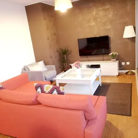 Appartamento With 3 Bedrooms In With Wonderful City View And Wifi 18 Km From The Beach *
