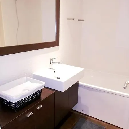 With 3 Bedrooms In With Wonderful City View And Wifi 18 Km From The Beach Lägenhet *