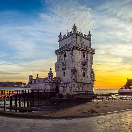 With 3 Bedrooms In With Wonderful City View And Wifi 18 Km From The Beach
