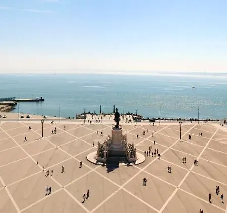 With 3 Bedrooms In With Wonderful City View And Wifi 18 Km From The Beach Appartamento *